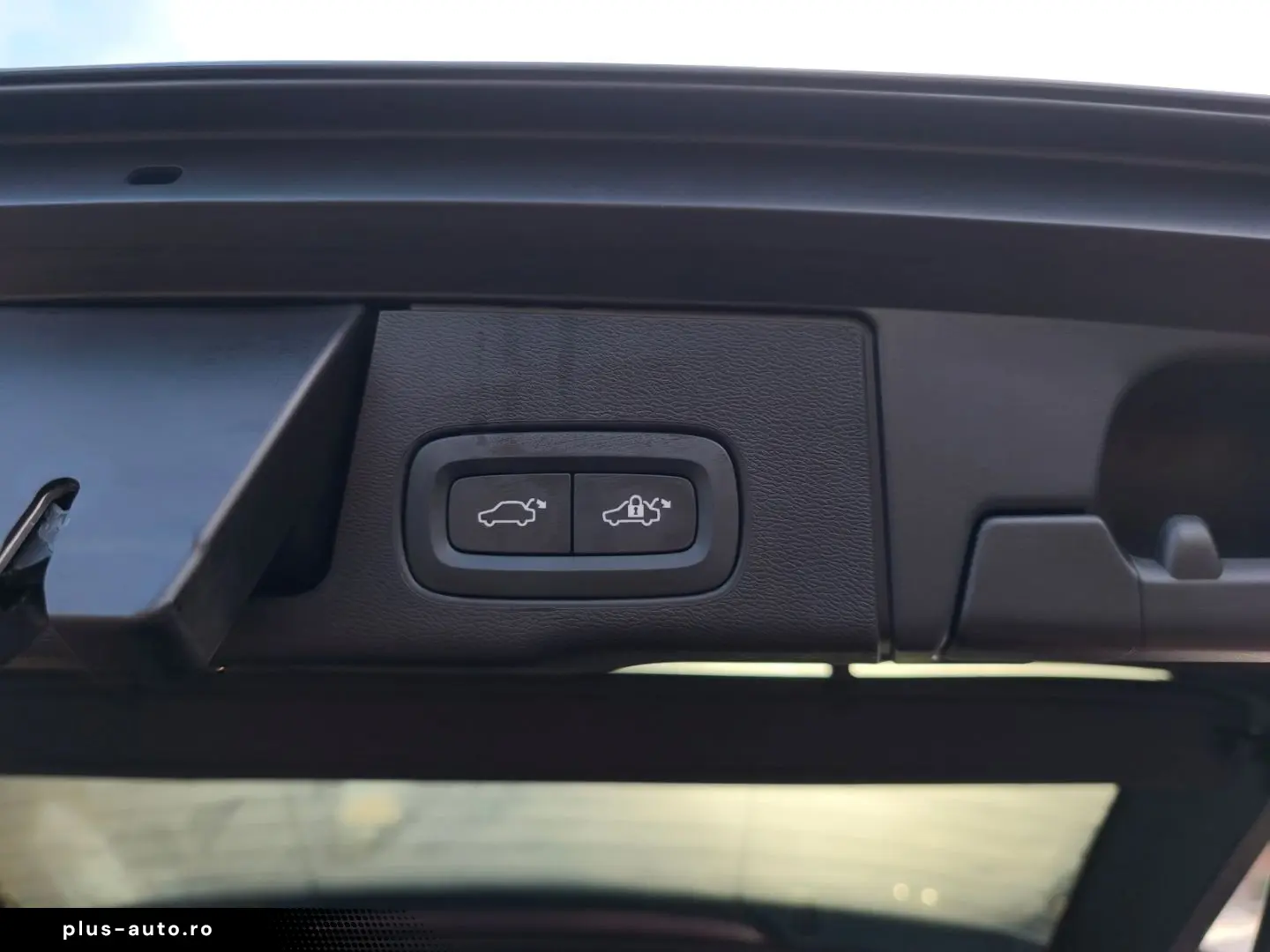 VOLVO XC60 T8 Plus Dark AWD Head-up 360 Pano HarmanKar