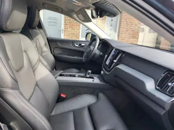 VOLVO XC60 T8 Plus Dark AWD Head-up 360 Pano HarmanKar