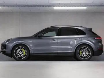 Porsche Cayenne E-Hybrid Panoramic Roof Air Suspension BOSE
