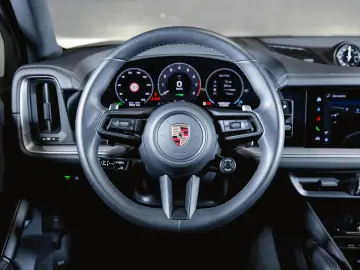 Porsche Cayenne E-Hybrid Panoramic Roof Air Suspension BOSE