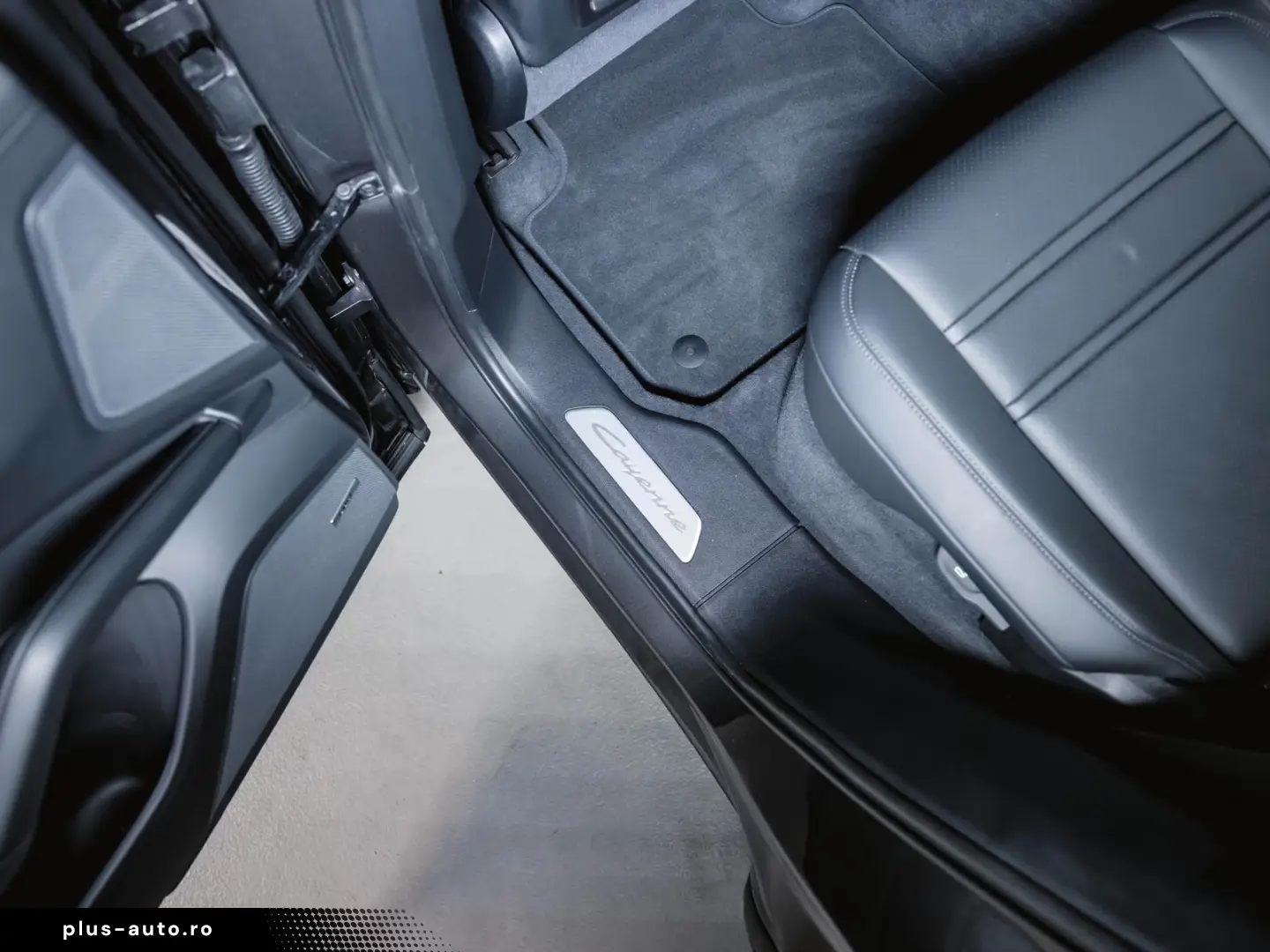Porsche Cayenne E-Hybrid Panoramic Roof Air Suspension BOSE