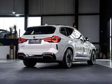 BMW iX3 iX3 80 kWh - M-pack - AHK - H&K - ACC - Pano