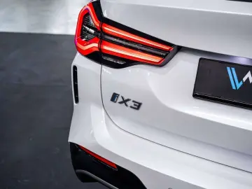 BMW iX3 iX3 80 kWh - M-pack - AHK - H&K - ACC - Pano