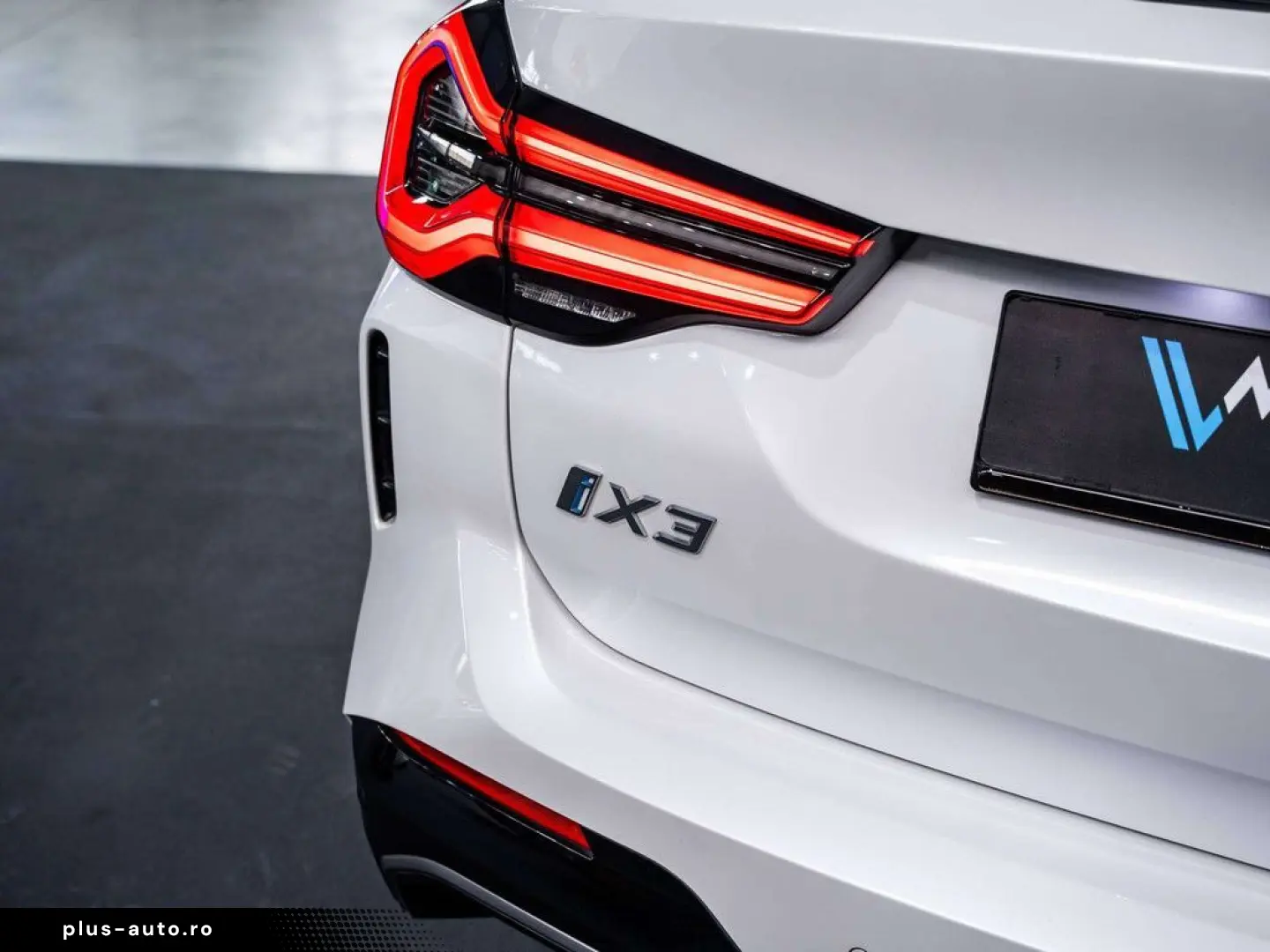 BMW iX3 iX3 80 kWh - M-pack - AHK - H&K - ACC - Pano