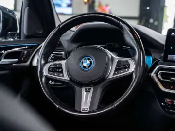 BMW iX3 iX3 80 kWh - M-pack - AHK - H&K - ACC - Pano
