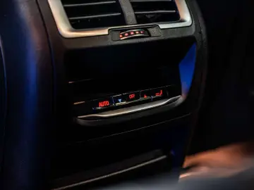 BMW iX3 iX3 80 kWh - M-pack - AHK - H&K - ACC - Pano