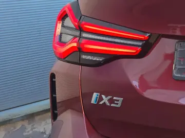 BMW iX3 (Panorama Leder Kamera)