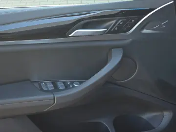 BMW iX3 (Panorama Leder Kamera)