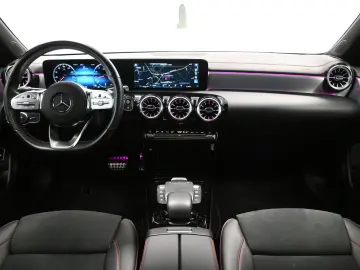 MERCEDES-BENZ CLA 200 AMG LINE PANO KAMERA BURM M-BEAM