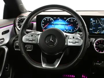 MERCEDES-BENZ CLA 200 AMG LINE PANO KAMERA BURM M-BEAM