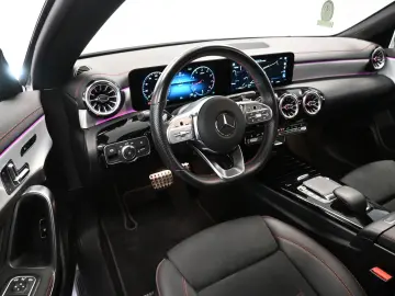 MERCEDES-BENZ CLA 200 AMG LINE PANO KAMERA BURM M-BEAM