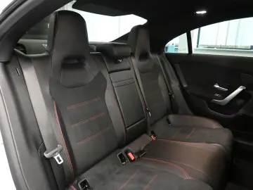 MERCEDES-BENZ CLA 200 AMG LINE PANO KAMERA BURM M-BEAM