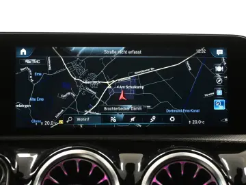 MERCEDES-BENZ CLA 200 AMG LINE PANO KAMERA BURM M-BEAM