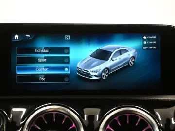 MERCEDES-BENZ CLA 200 AMG LINE PANO KAMERA BURM M-BEAM