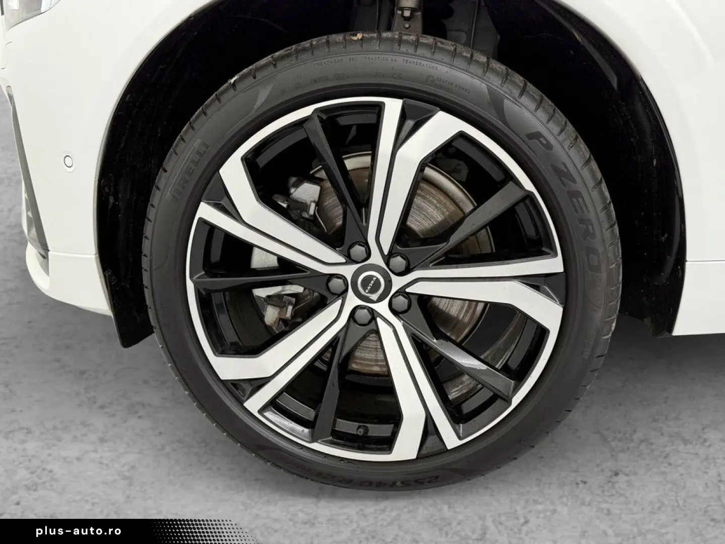 VOLVO XC60 T8 Plus Dark Plug In Hyb HUD PANO ACC 360
