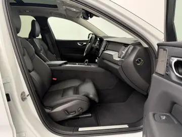 VOLVO XC60 T8 Plus Dark Plug In Hyb HUD PANO ACC 360