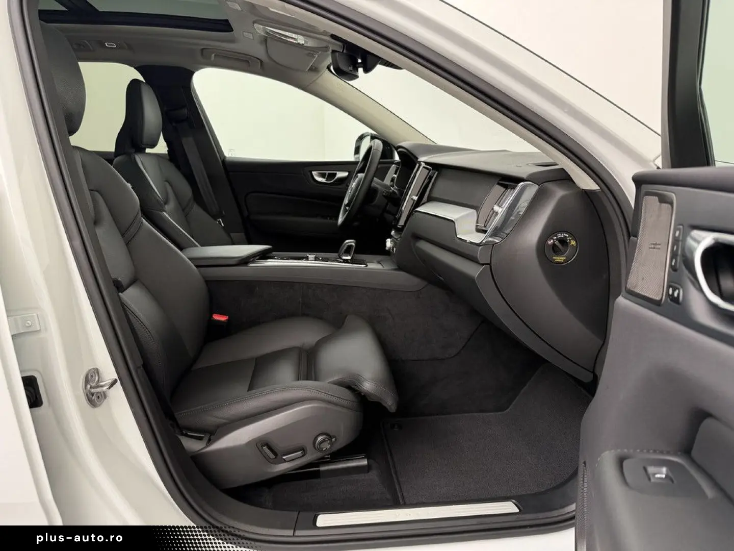 VOLVO XC60 T8 Plus Dark Plug In Hyb HUD PANO ACC 360