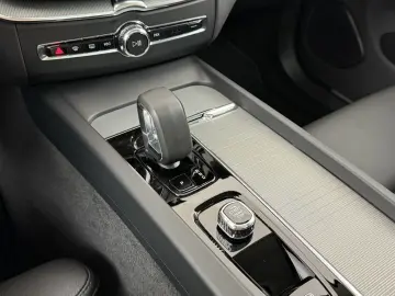 VOLVO XC60 T8 Plus Dark Plug In Hyb HUD PANO ACC 360