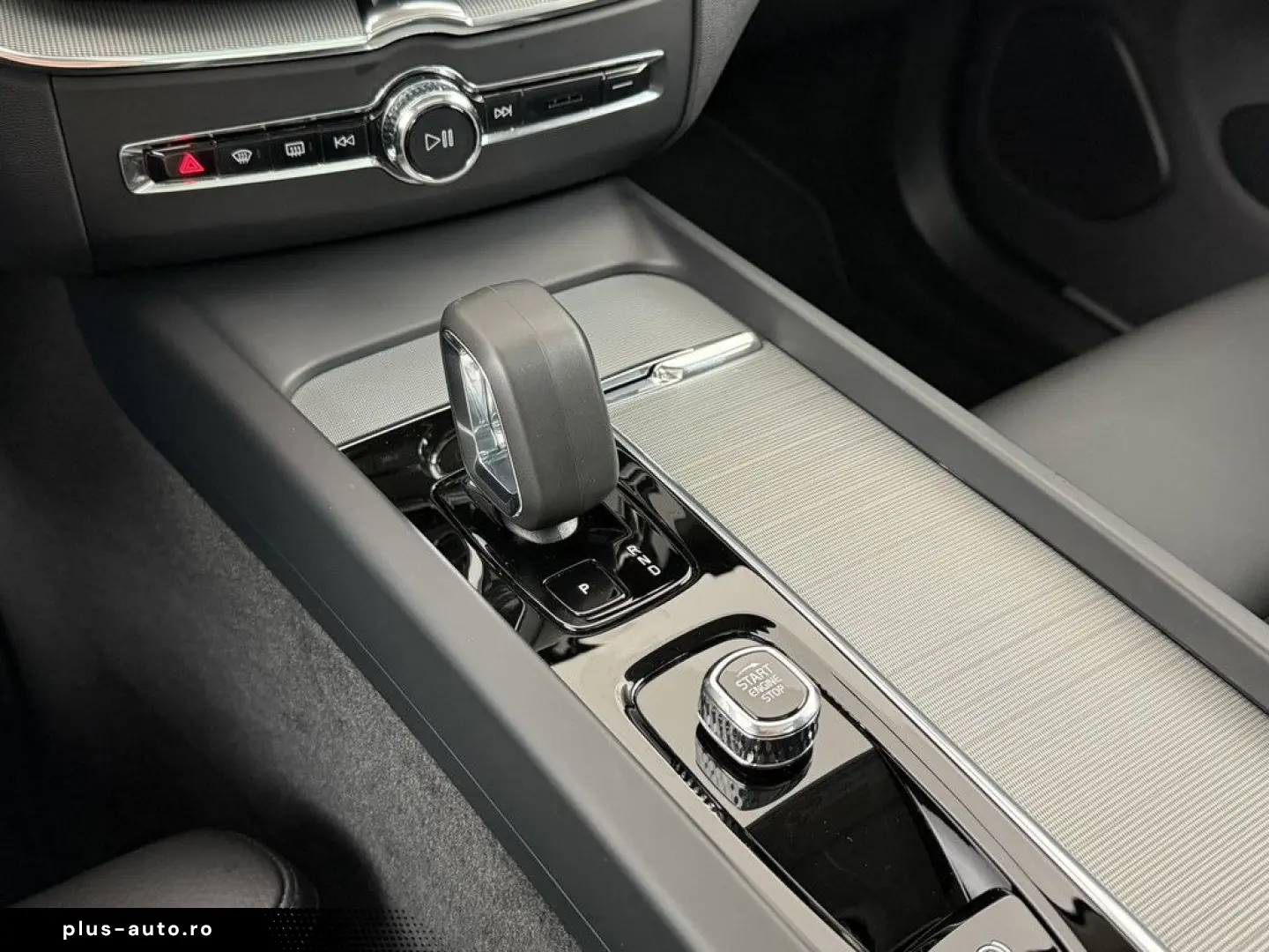 VOLVO XC60 T8 Plus Dark Plug In Hyb HUD PANO ACC 360