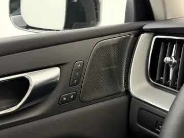 VOLVO XC60 T8 Plus Dark Plug In Hyb HUD PANO ACC 360
