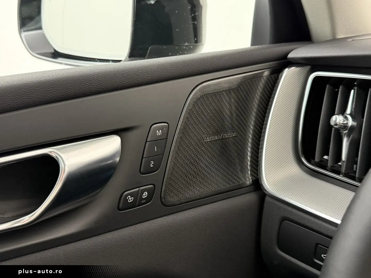 VOLVO XC60 T8 Plus Dark Plug In Hyb HUD PANO ACC 360