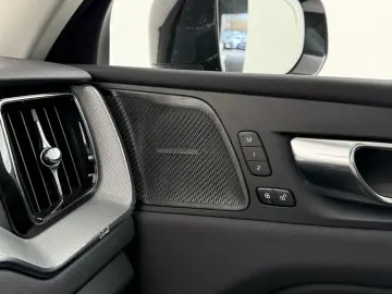 VOLVO XC60 T8 Plus Dark Plug In Hyb HUD PANO ACC 360