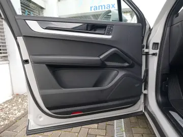 PORSCHE E-Hybrid Coupé SPORTDESIGN-PAKET-INNO-BOSE-22 T