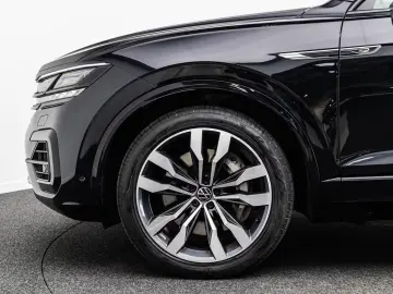 VW TOUAREG R eHYBRID ACC HuD PANO MASSAGE AHK 360