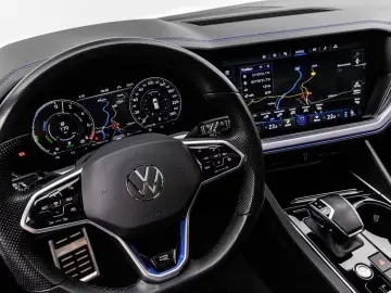 VW TOUAREG R eHYBRID ACC HuD PANO MASSAGE AHK 360