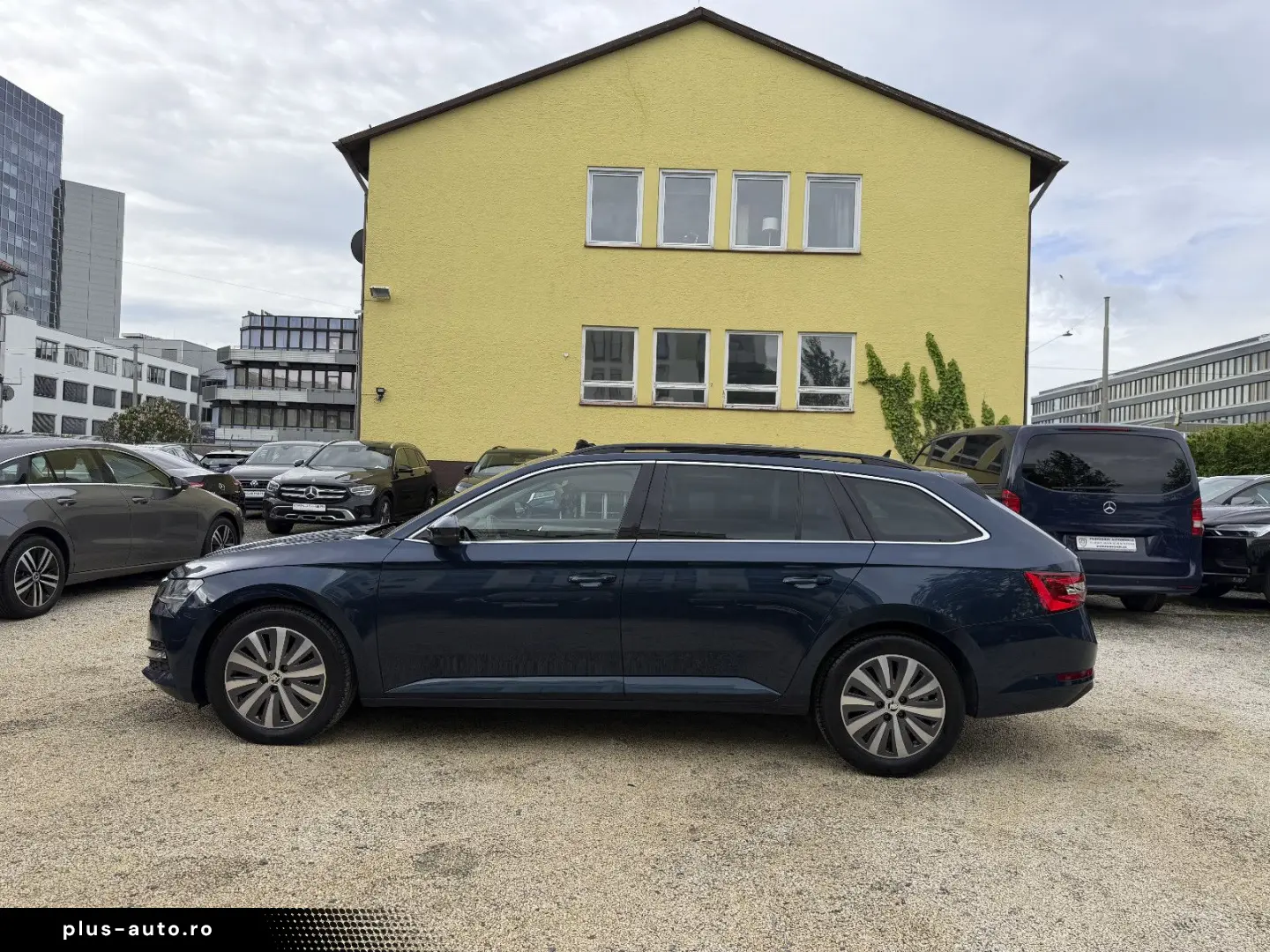 SKODA Superb Combi Ambition DSG ACC PANO-SD LED SPURA.