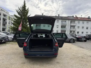 SKODA Superb Combi Ambition DSG ACC PANO-SD LED SPURA.