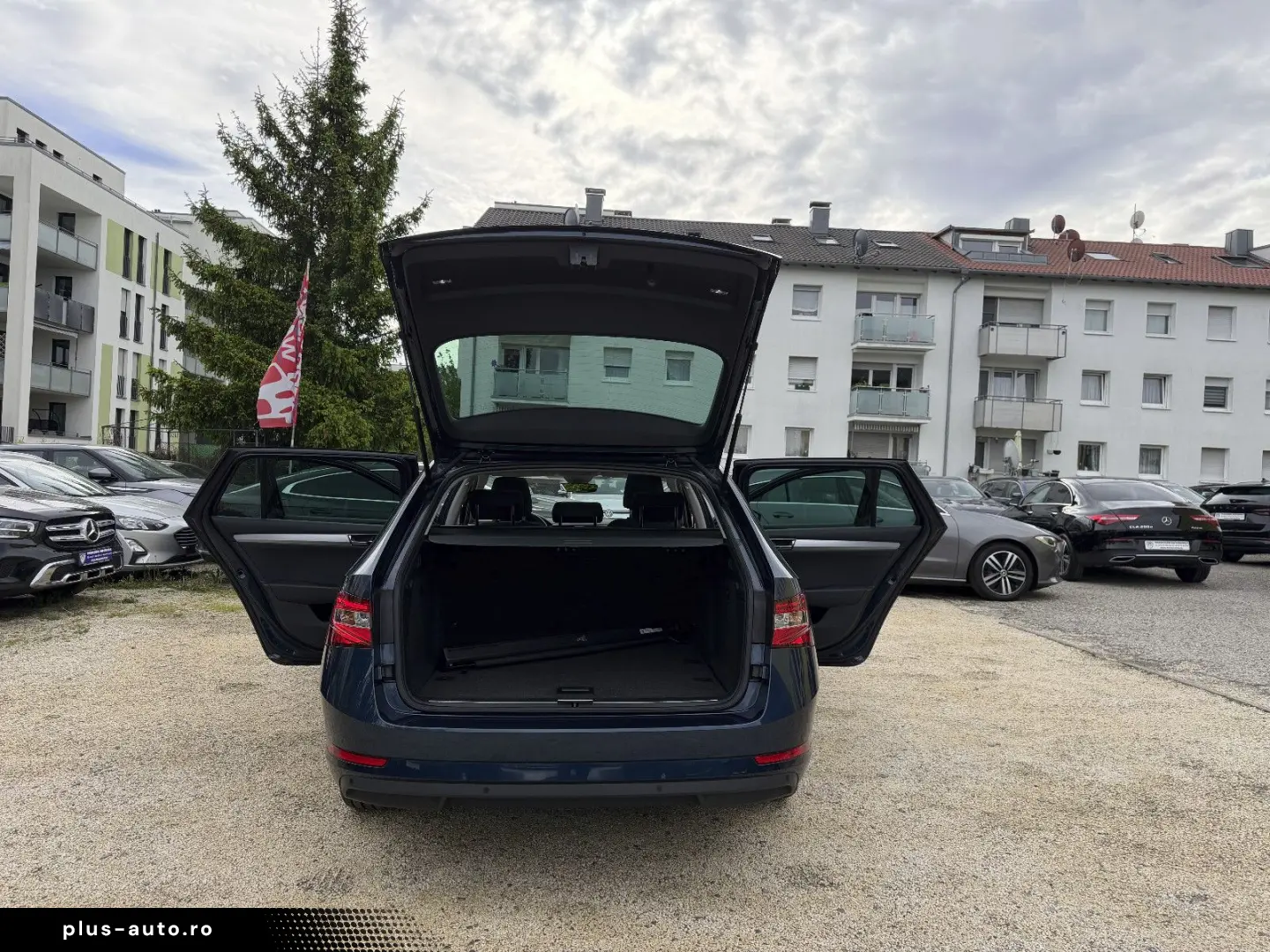 SKODA Superb Combi Ambition DSG ACC PANO-SD LED SPURA.
