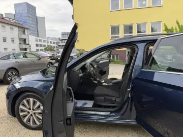 SKODA Superb Combi Ambition DSG ACC PANO-SD LED SPURA.