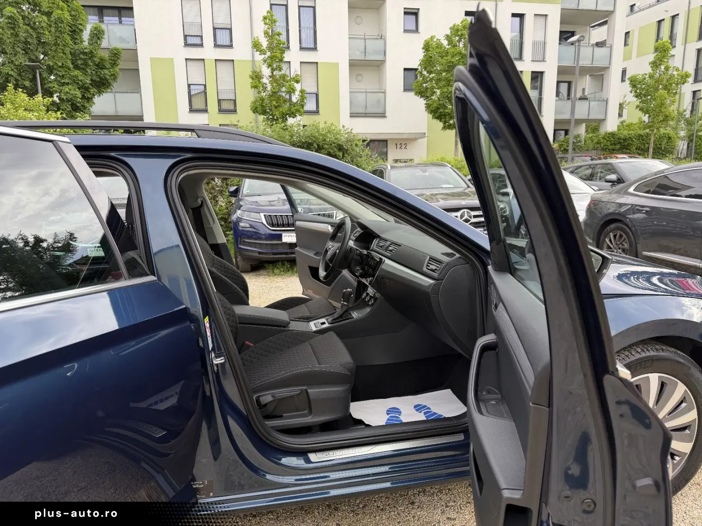 SKODA Superb Combi Ambition DSG ACC PANO-SD LED SPURA.