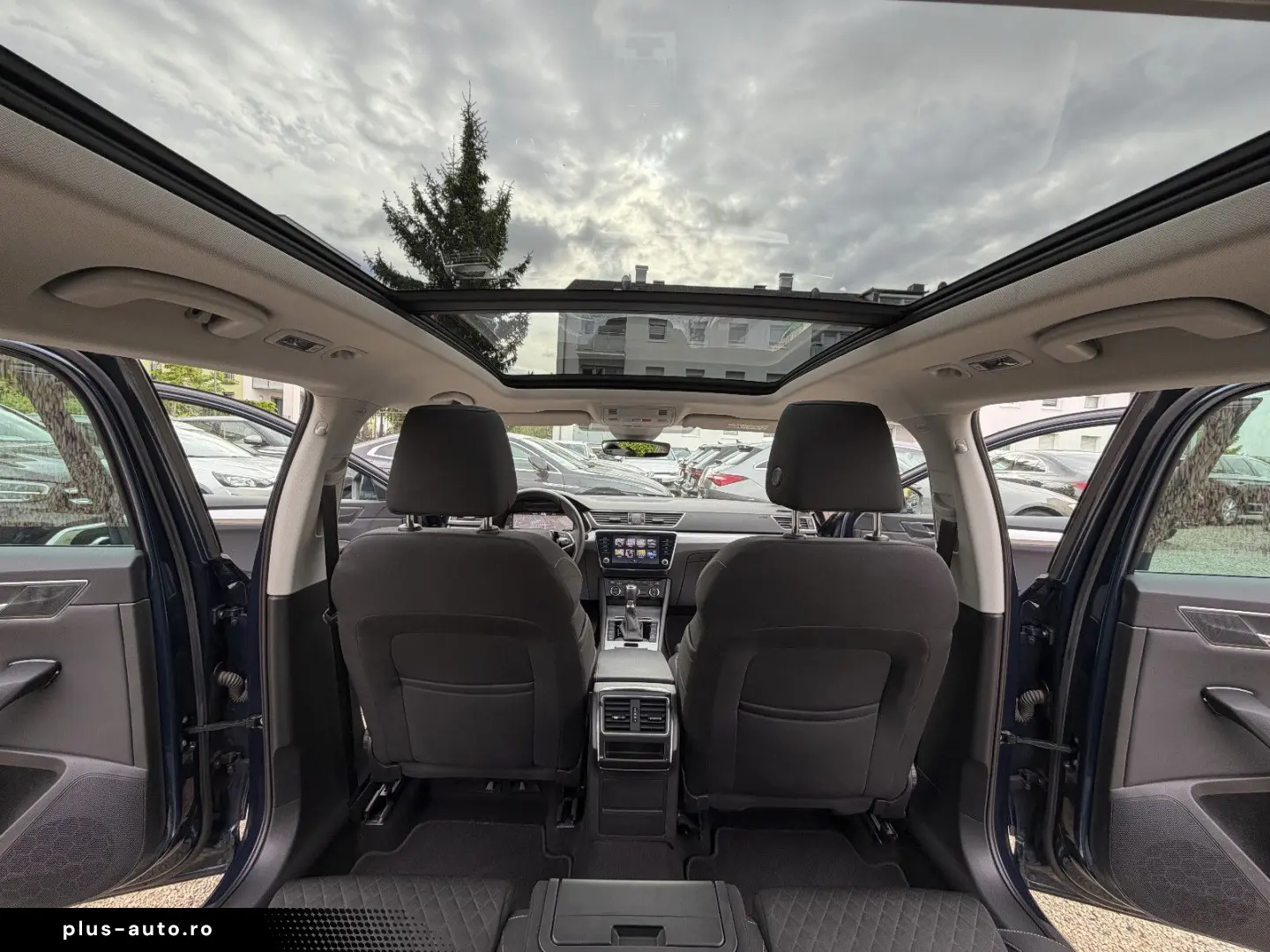 SKODA Superb Combi Ambition DSG ACC PANO-SD LED SPURA.