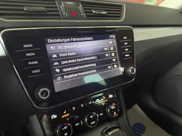 SKODA Superb Combi Ambition DSG ACC PANO-SD LED SPURA.