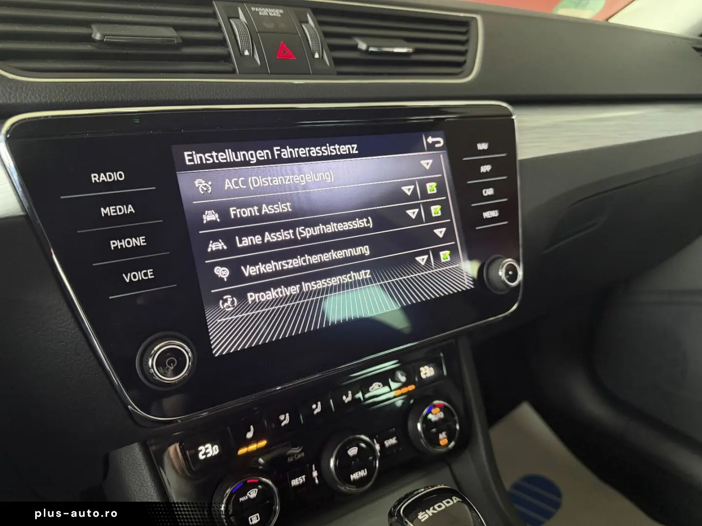 SKODA Superb Combi Ambition DSG ACC PANO-SD LED SPURA.