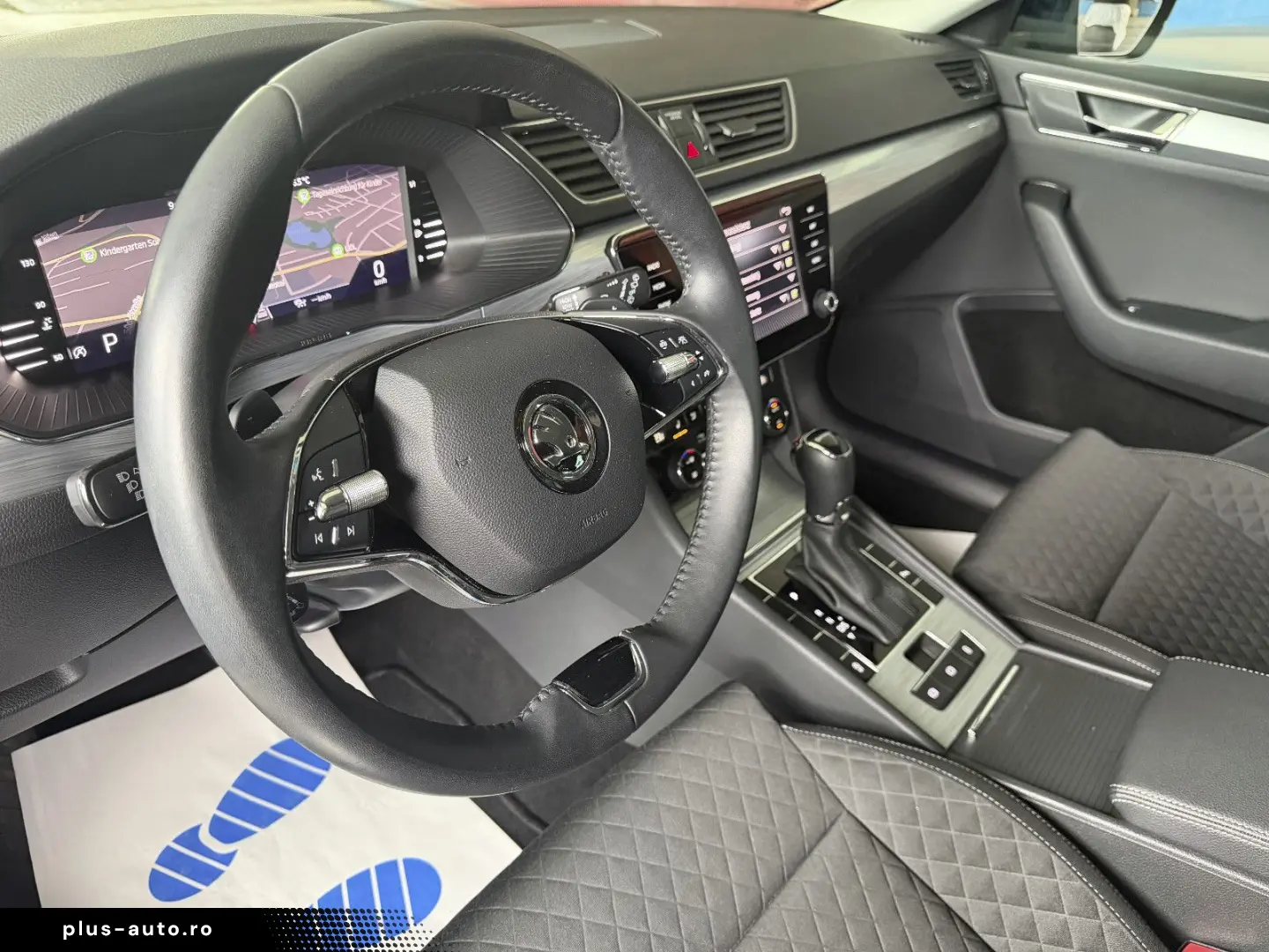 SKODA Superb Combi Ambition DSG ACC PANO-SD LED SPURA.