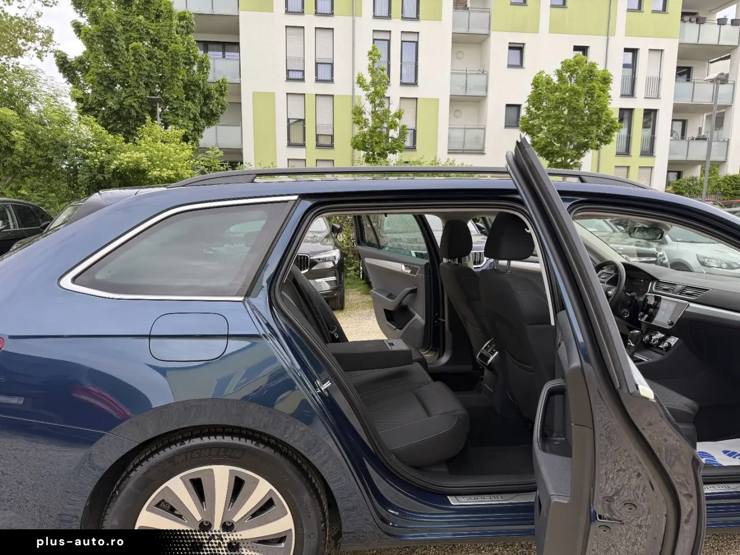 SKODA Superb Combi Ambition DSG ACC PANO-SD LED SPURA.