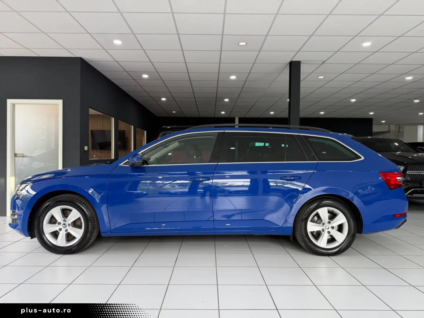 SKODA Superb Combi Ambition AHK ACC CARPLAY E-HECK LED