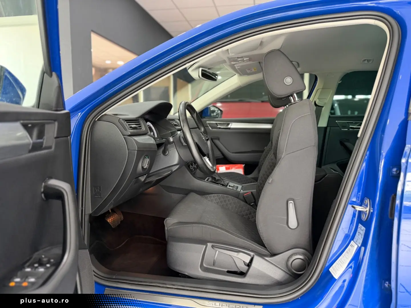 SKODA Superb Combi Ambition AHK ACC CARPLAY E-HECK LED