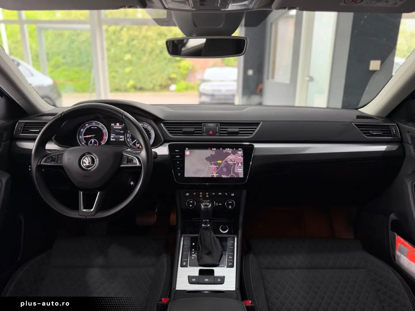SKODA Superb Combi Ambition AHK ACC CARPLAY E-HECK LED