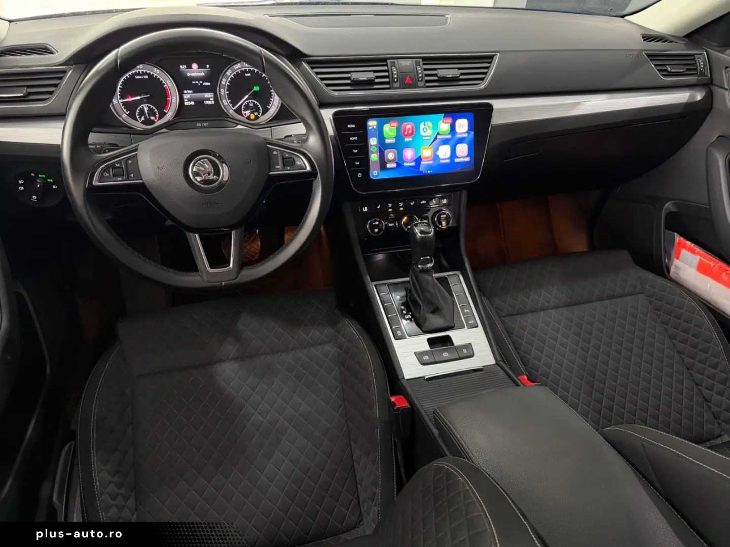 SKODA Superb Combi Ambition AHK ACC CARPLAY E-HECK LED