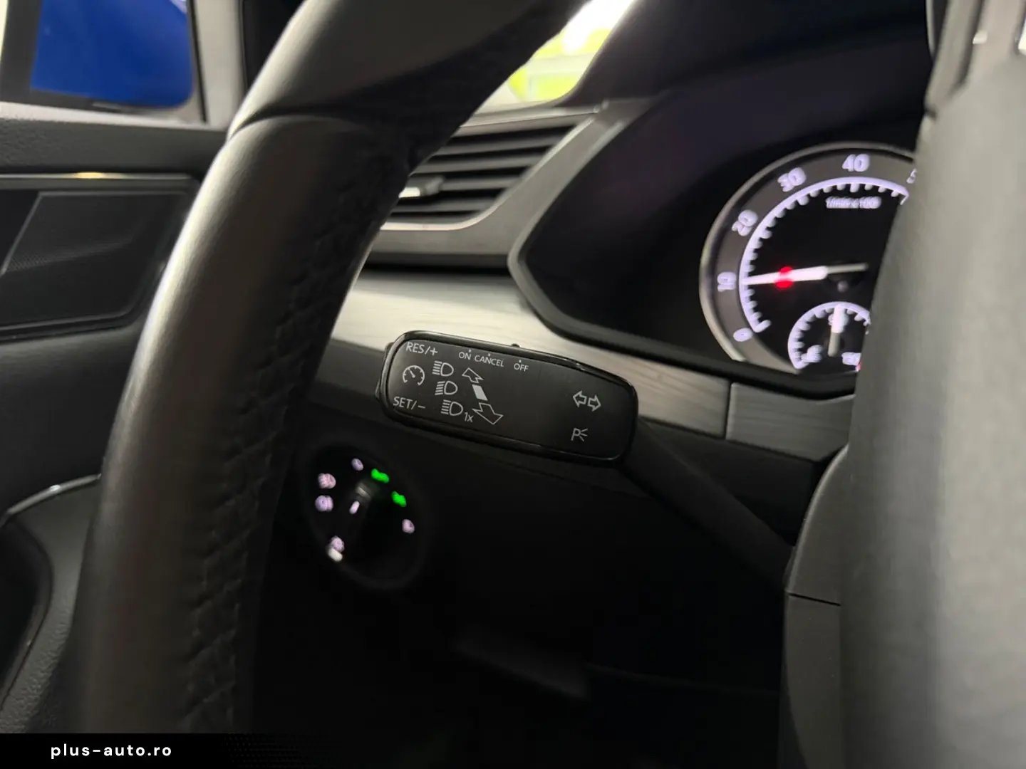 SKODA Superb Combi Ambition AHK ACC CARPLAY E-HECK LED