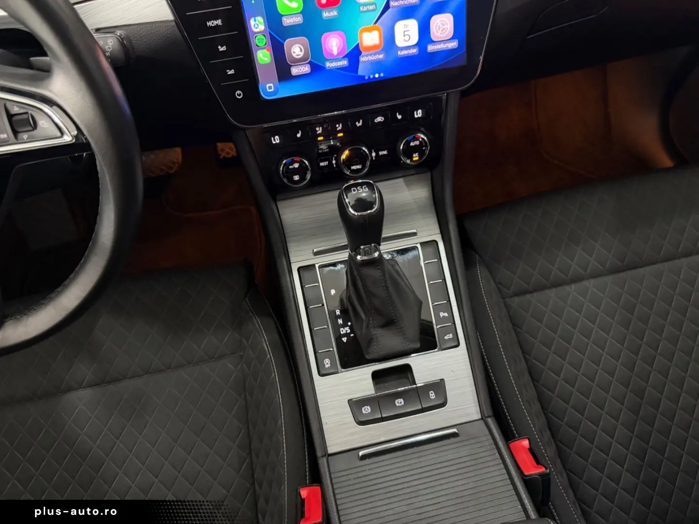 SKODA Superb Combi Ambition AHK ACC CARPLAY E-HECK LED
