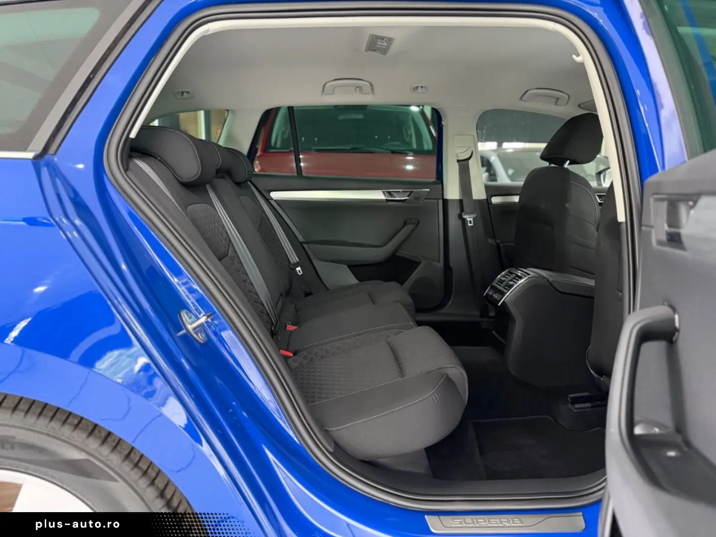 SKODA Superb Combi Ambition AHK ACC CARPLAY E-HECK LED