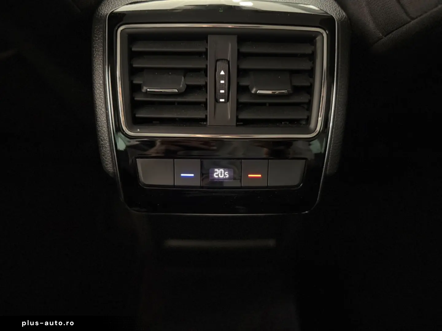 SKODA Superb Combi Ambition AHK ACC CARPLAY E-HECK LED