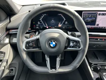 BMW 540d xDrive M Sport PANO AHK LED ACC 360 H&K 21