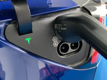 TESLA Model 3 Long Range Dual AWD Klima SHZ 360 Pano 8