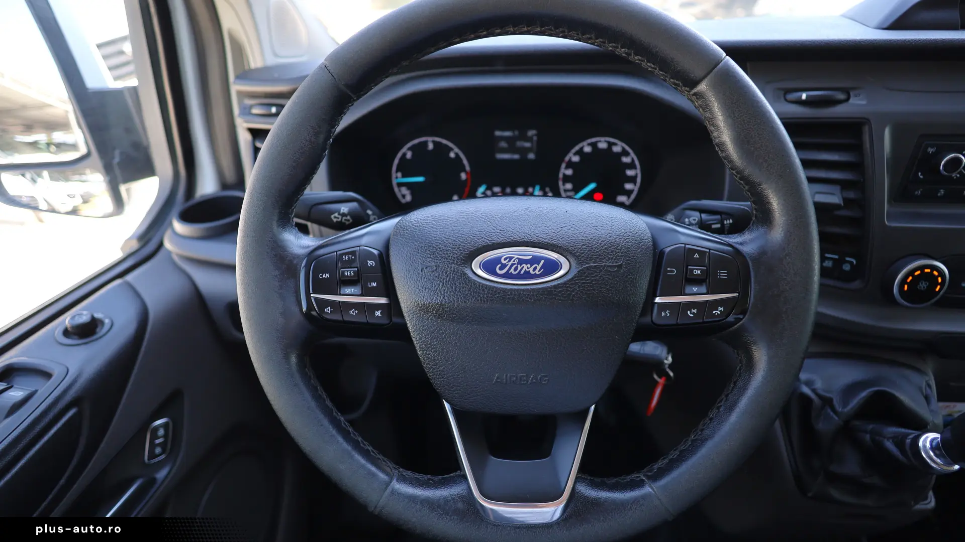 Ford Transit Custom L2H2 2.0D 130 CP